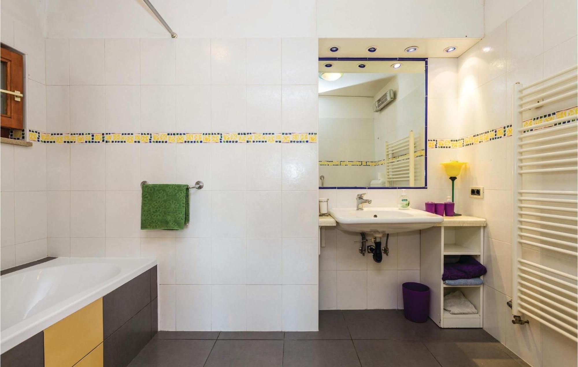 Stunning Apartment In Rijeka With 1 Bedrooms And Wifi エクステリア 写真